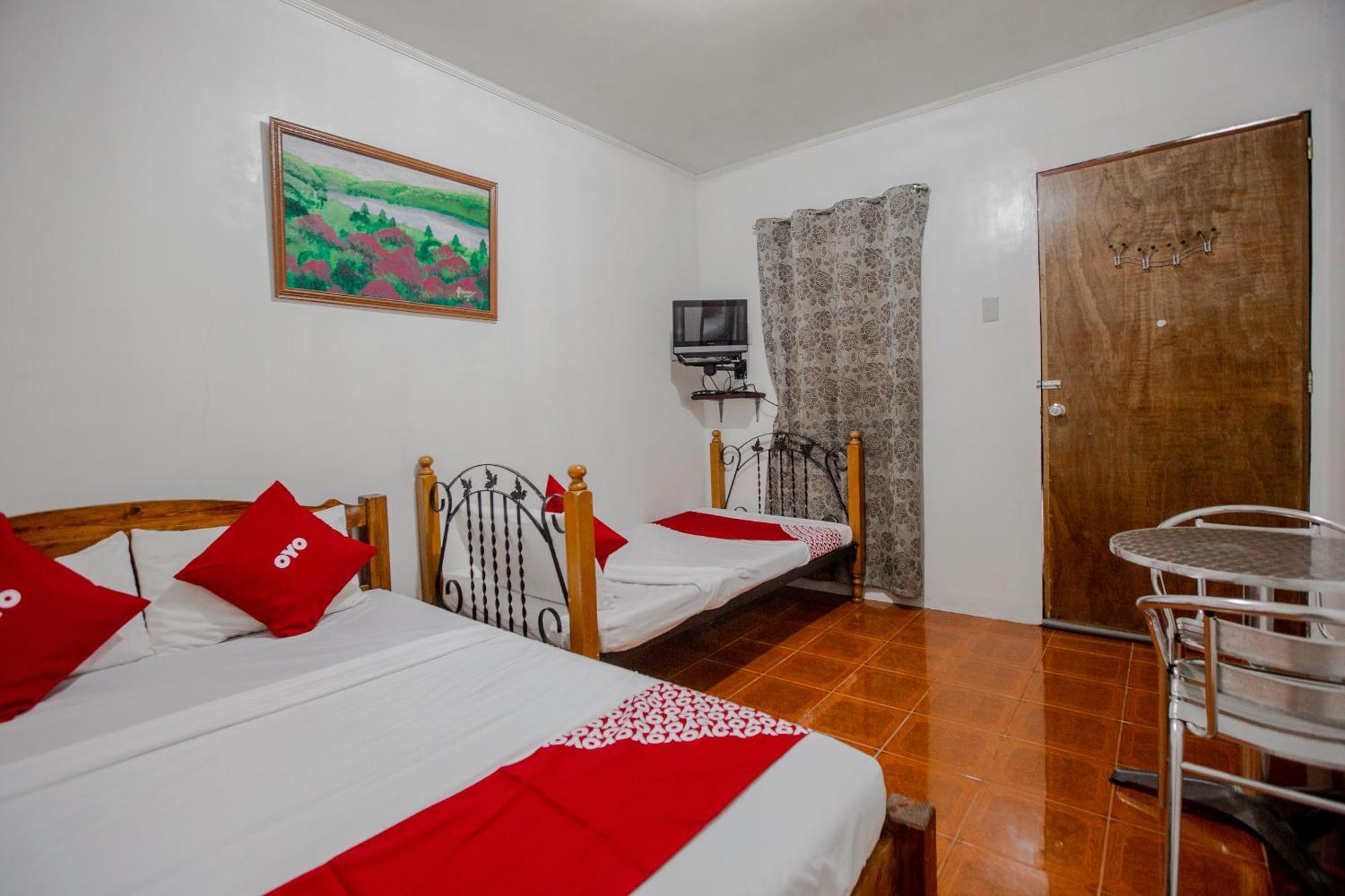 Oyo 741 Sierra Travellers Inn Tagaytay City Kültér fotó