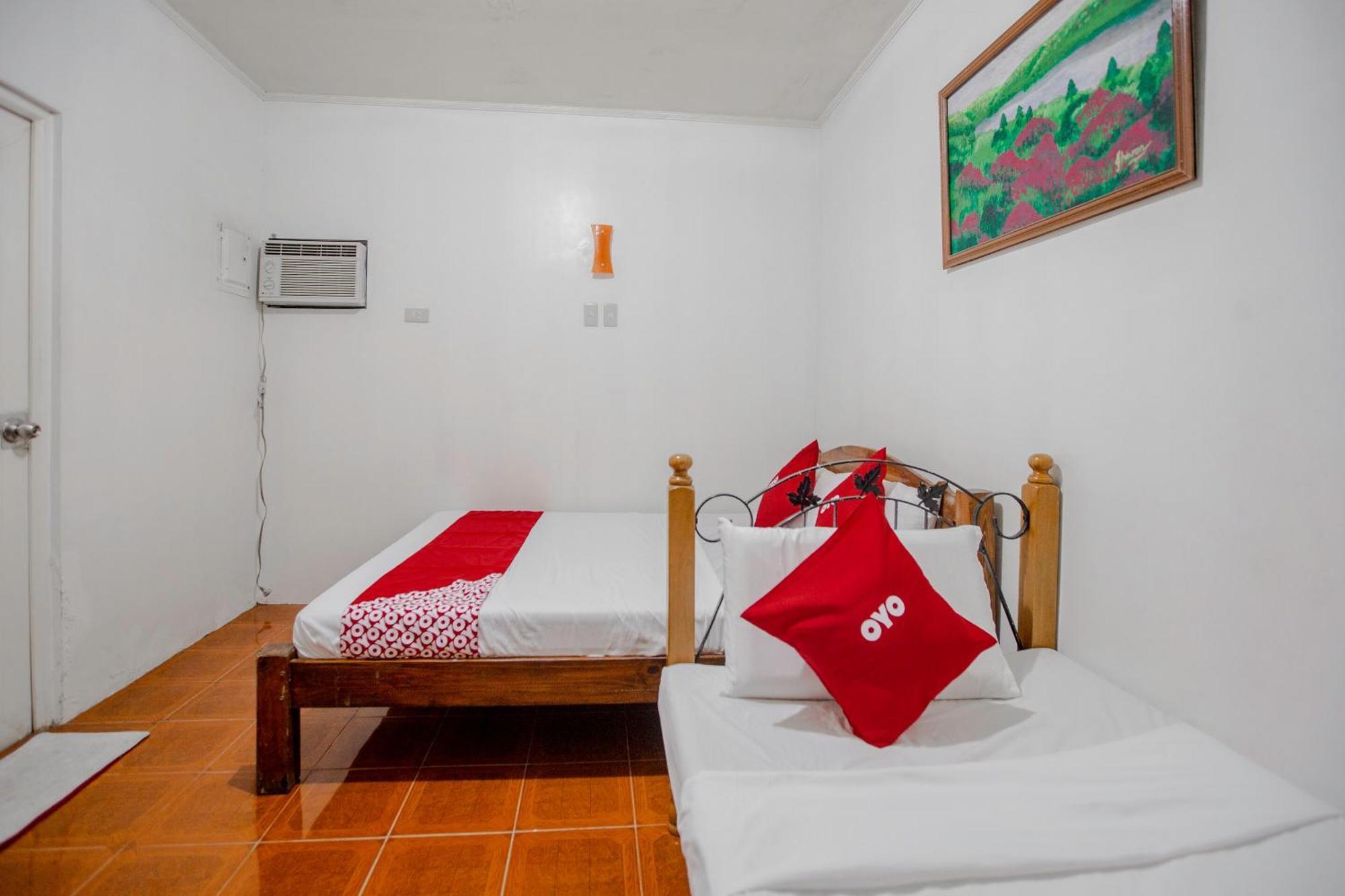 Oyo 741 Sierra Travellers Inn Tagaytay City Kültér fotó