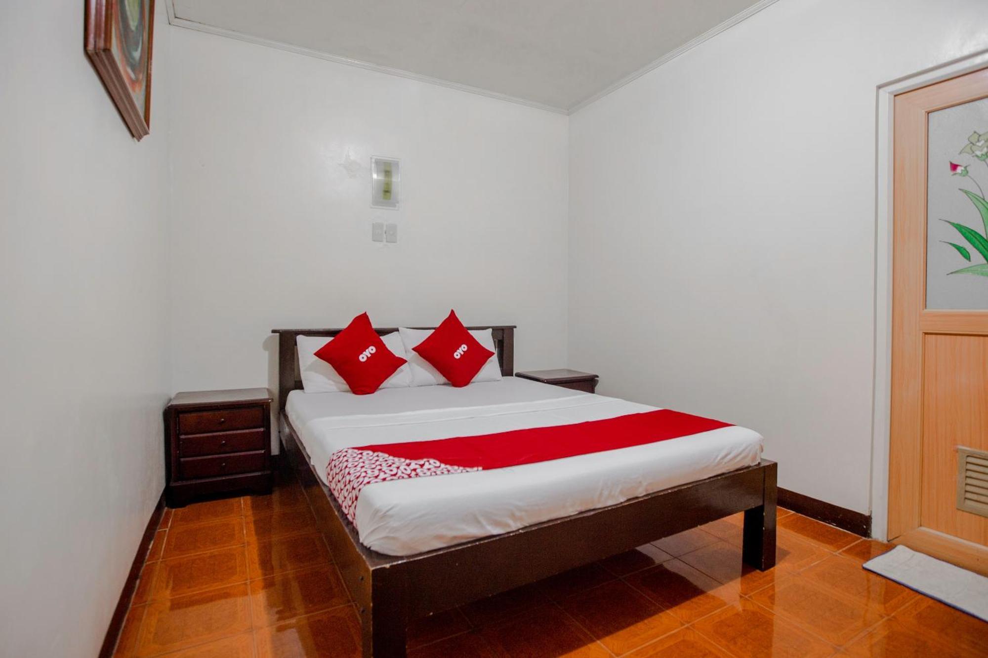 Oyo 741 Sierra Travellers Inn Tagaytay City Kültér fotó