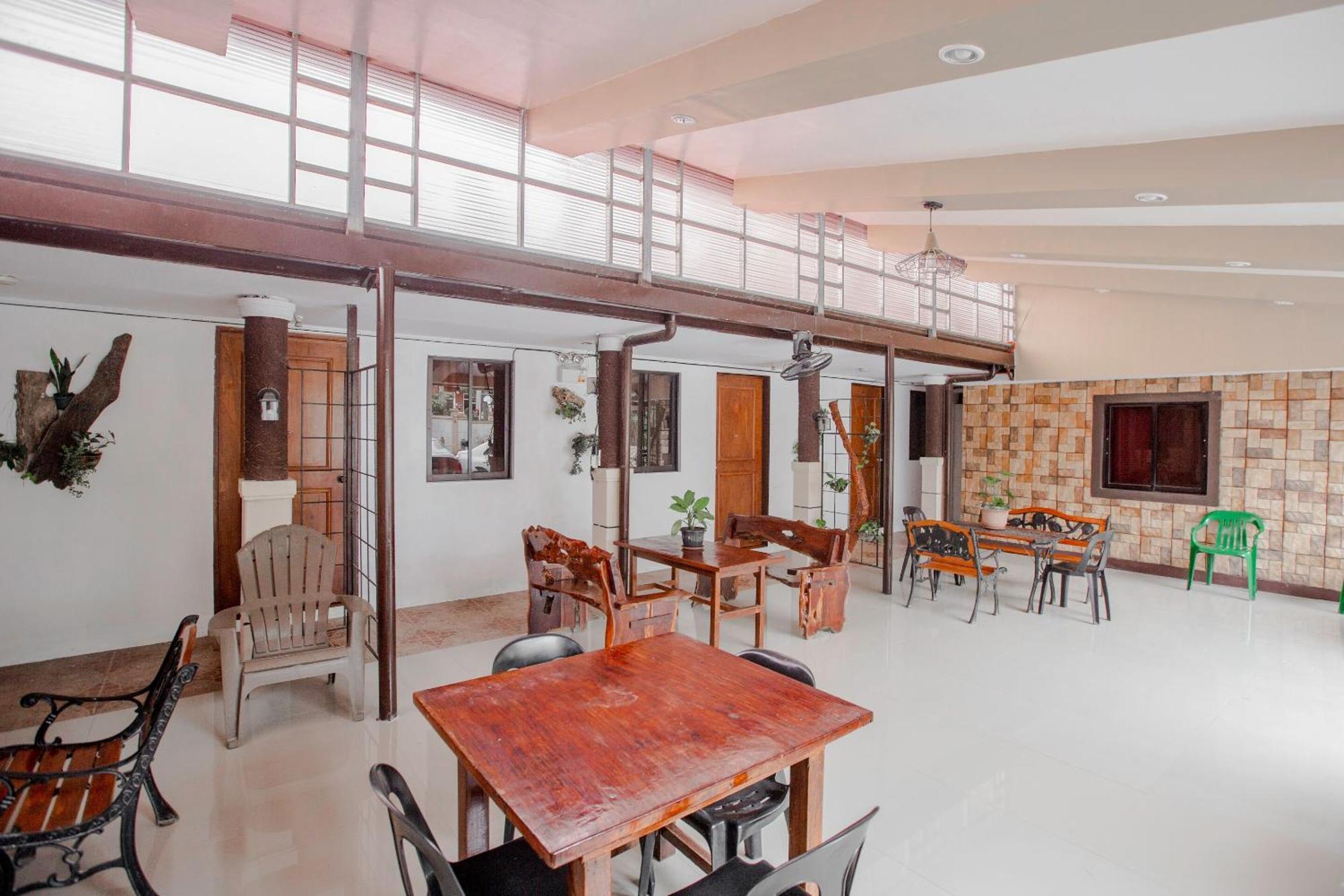 Oyo 741 Sierra Travellers Inn Tagaytay City Kültér fotó