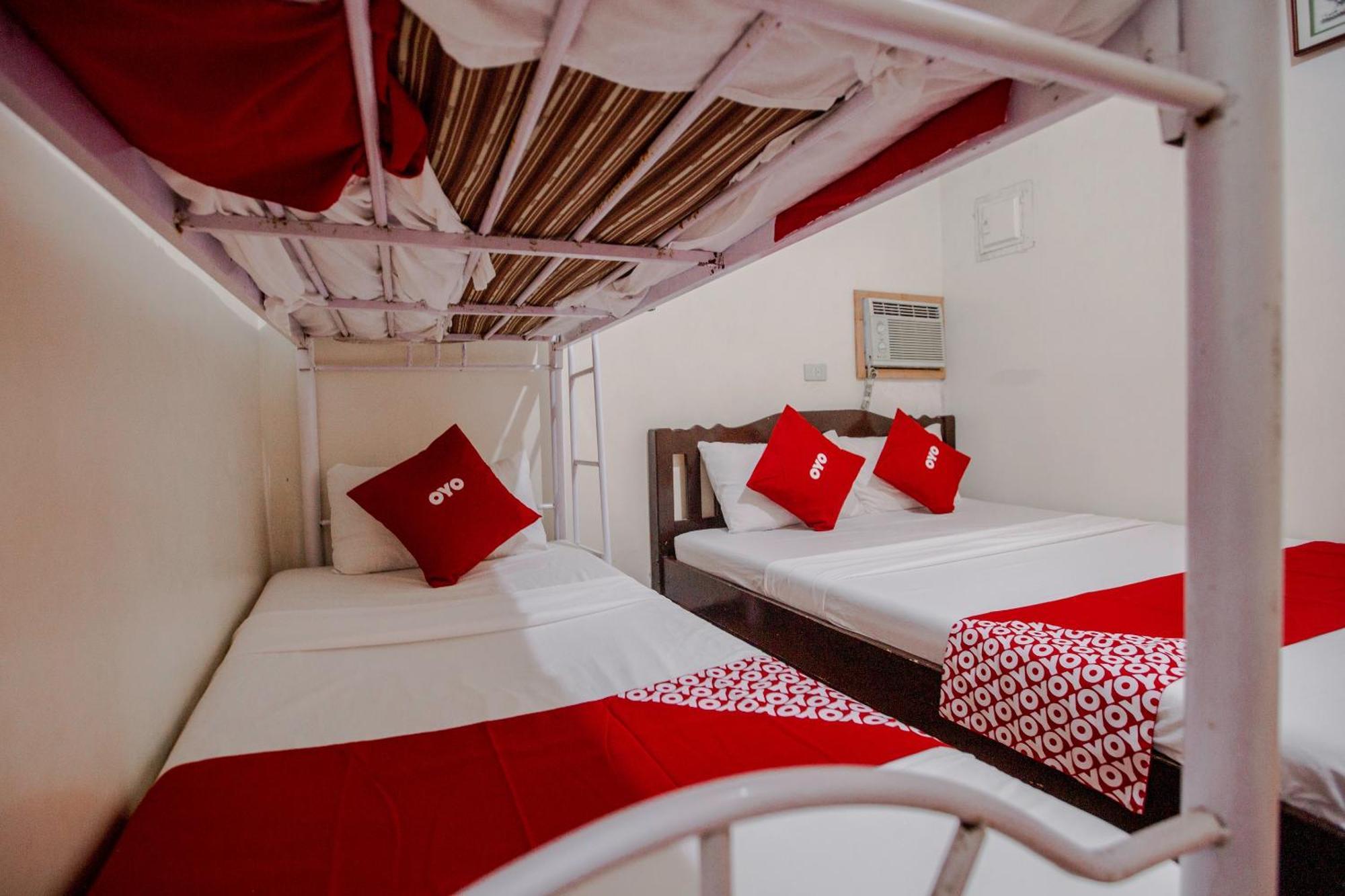 Oyo 741 Sierra Travellers Inn Tagaytay City Kültér fotó