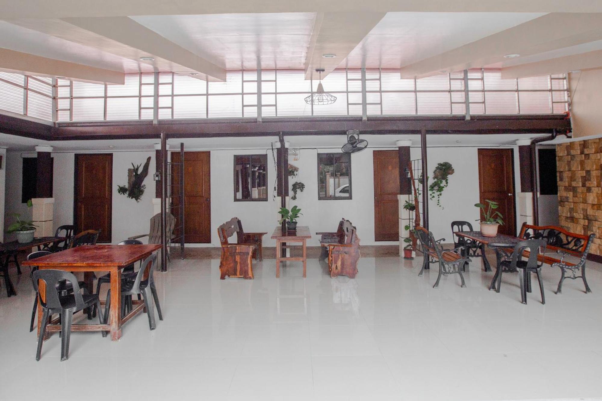 Oyo 741 Sierra Travellers Inn Tagaytay City Kültér fotó