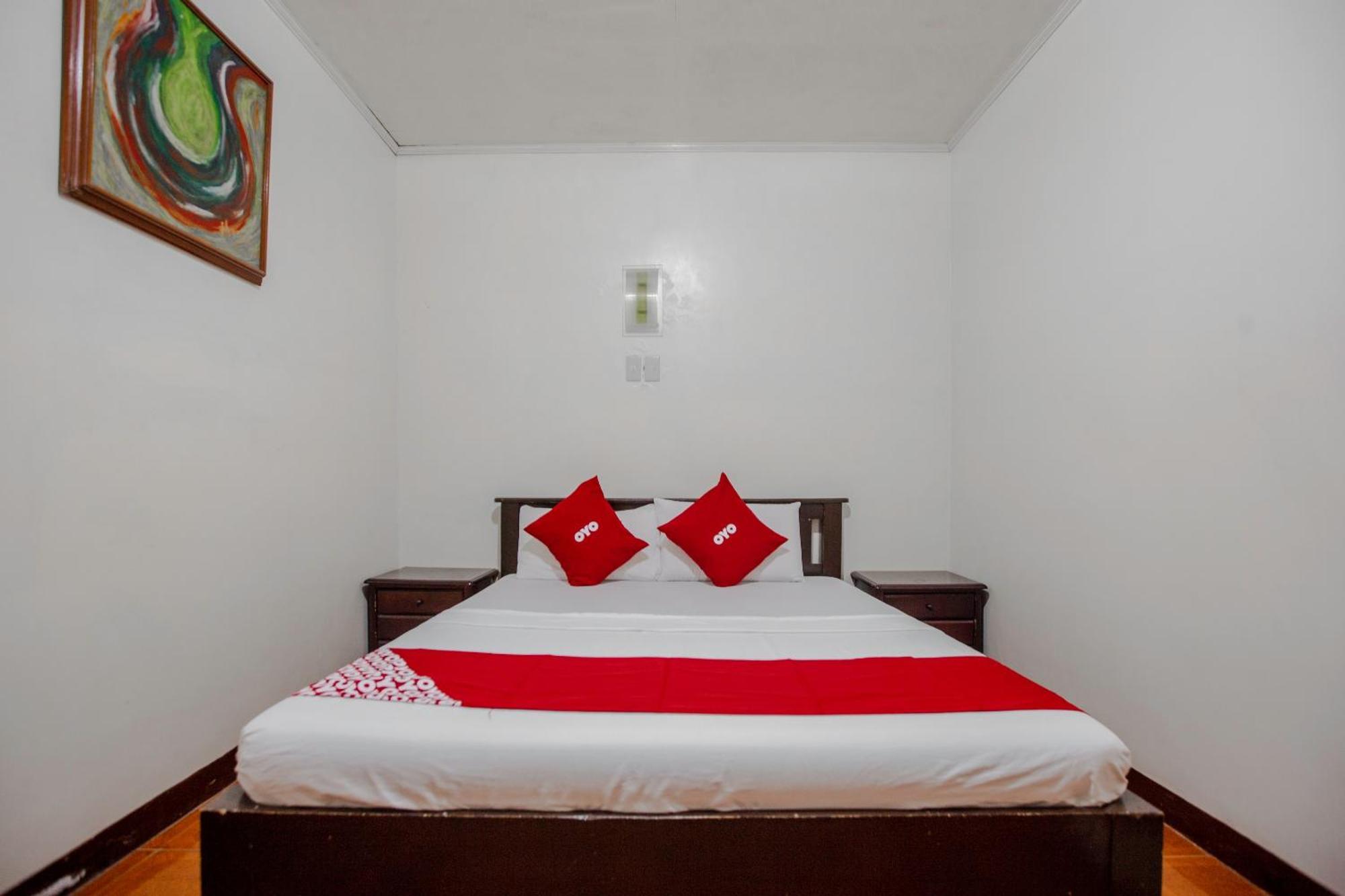 Oyo 741 Sierra Travellers Inn Tagaytay City Kültér fotó
