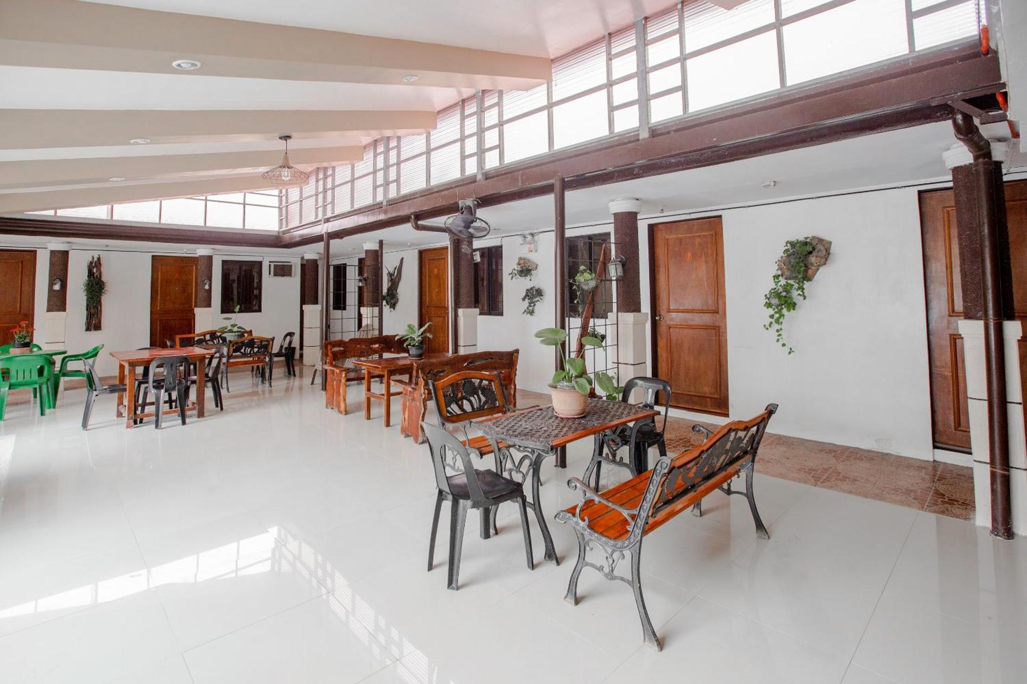 Oyo 741 Sierra Travellers Inn Tagaytay City Kültér fotó